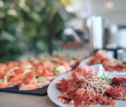 Новогодний стол в отеле LEGENDA Ust-Labinsk